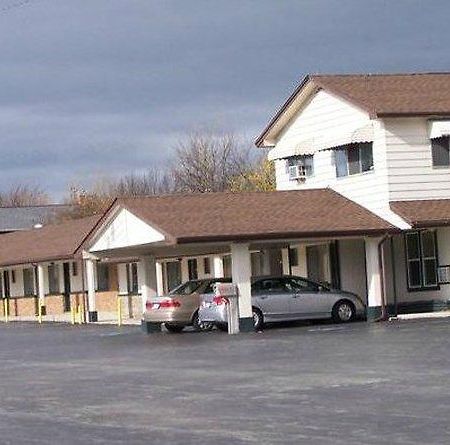 Delta Motel Bay City Buitenkant foto